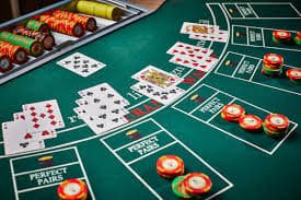 hebatqq live-dealer studio with professional croupiers and multi-camera Dragon Tiger table setup